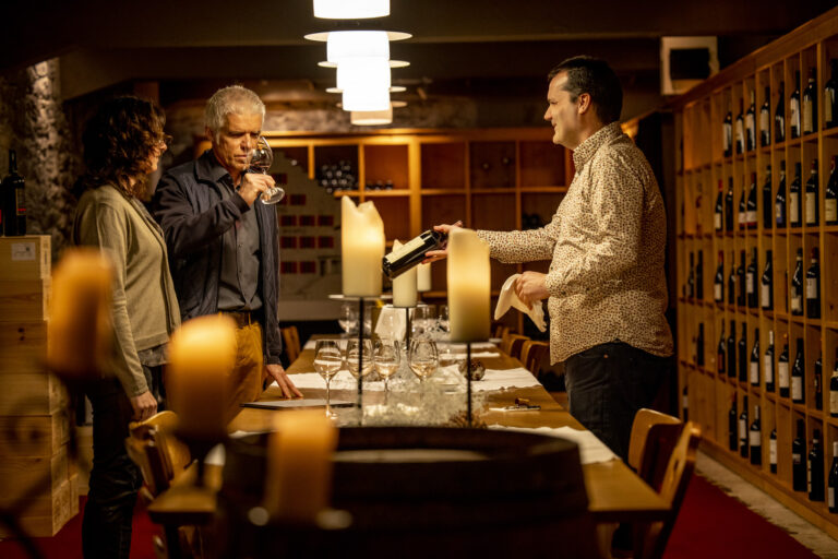 Weindegustation im Felsenkeller Hospiz